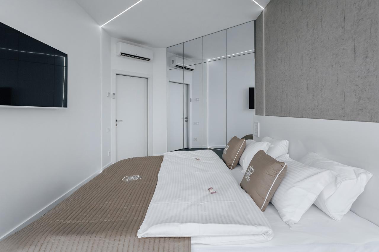 Royal Apartment Odessa Exterior foto